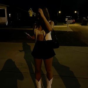 Meet your Posher, Lily